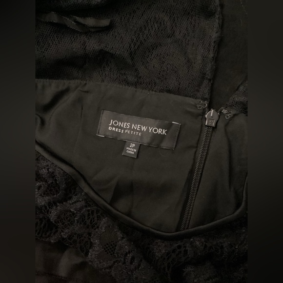 Jones New York petite fitted LBD knee length dress - Picture 3 of 3